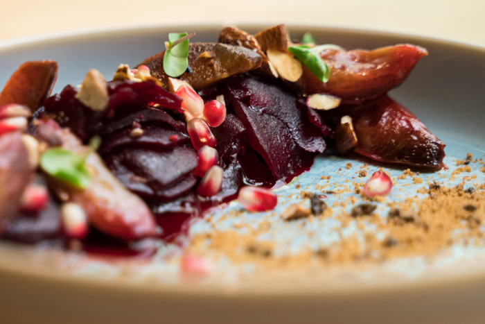 Salát s červené čepy se zauzeným pepřem