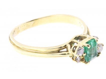 Zlatý prsten s centrálním smaragdem a brilianty.