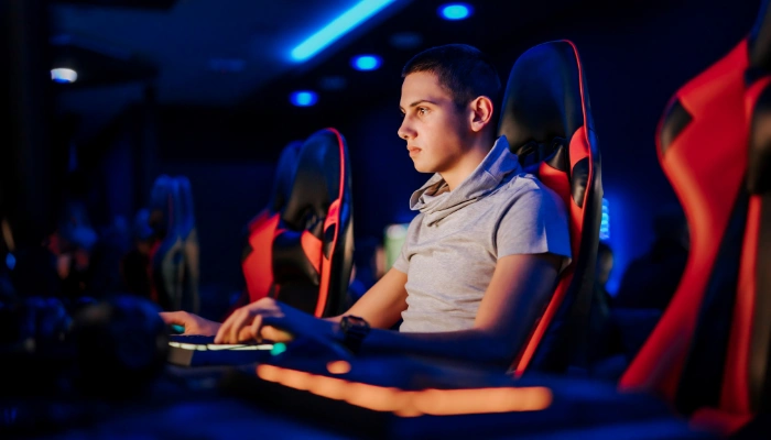 Malé nakouknutí do historie herních židlí aneb Proč jsou tak oblíbené?