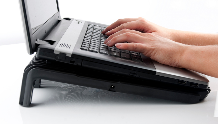 Jak vybrat vhodné ergonomické pomůcky?