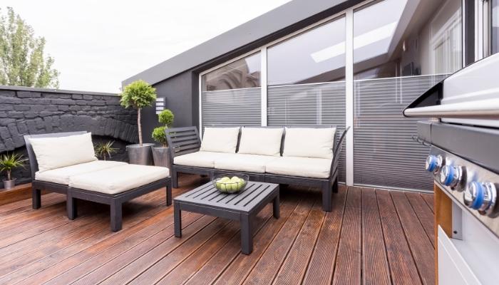 Zahradní nábytek jako nezbytnost léta. Jaký materiál zvolit pro ten váš?