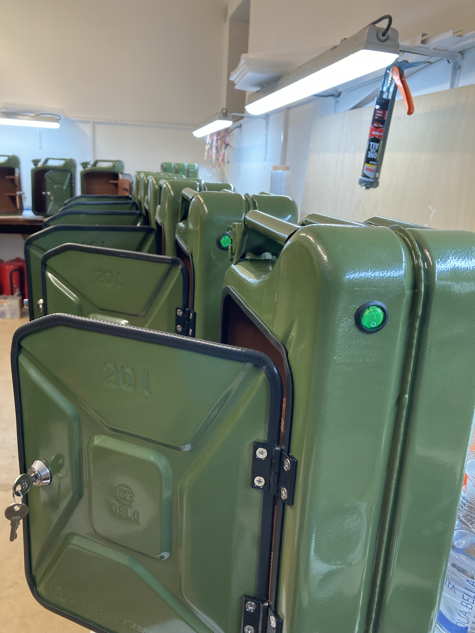 Výroba kanystr baru