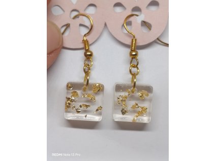 náušnice se zlatými plátky