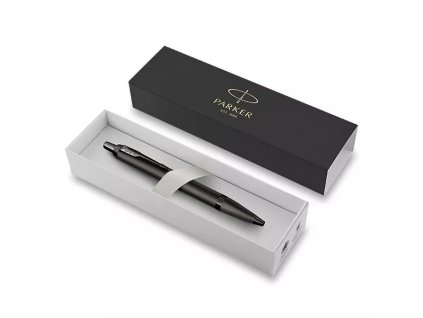 Kulickove-pero-Parker-IM-Monochrome-Titanum