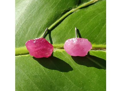 rubínové náušnice