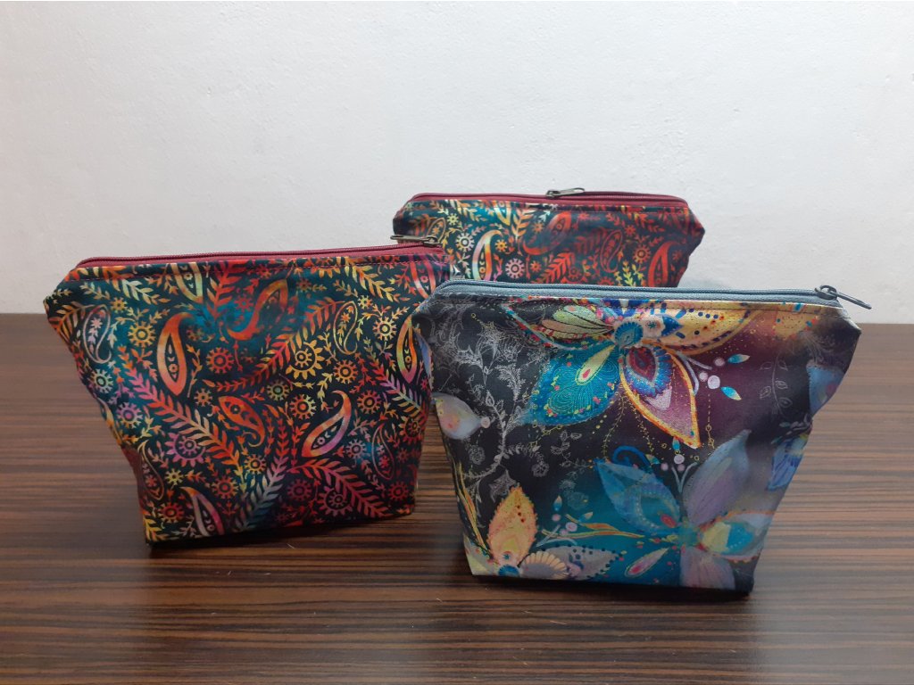 POUZDRO NA KOSMETIKU + odličovací tamponky, čelenka