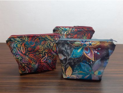 POUZDRO NA KOSMETIKU + odličovací tamponky, čelenka