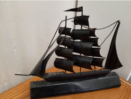 Plechový model plachetnice