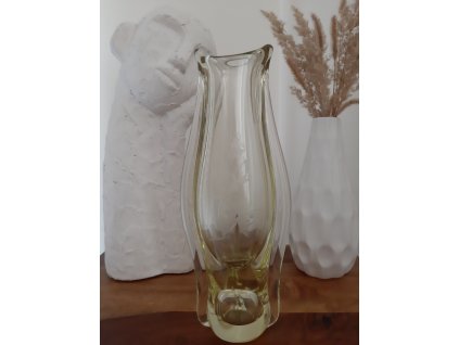 Krásná citrínová váza s rytinou - Miloslav Klinger