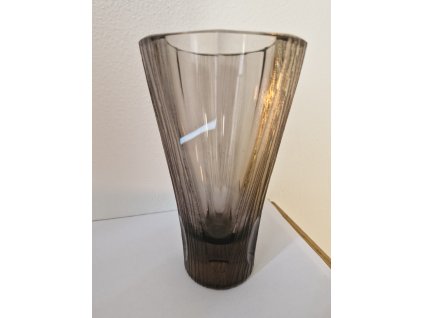 Jedinečná váza z broušeného skla - V. Hanuš