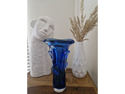 Krásná váza z hutního skla - kolekce Bezejmenná