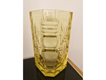 Nádherná citrínová váza z broušeného skla - V. Hanuš