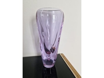 Krásná váza z alexandritového skla - M. Klinger