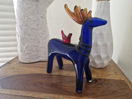 Skleněný jelen s ptáčkem na zádech