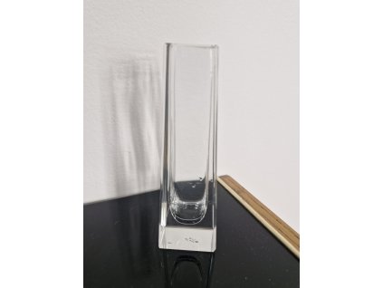 Hranovaná váza z čirého skla - Václav Hanuš