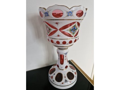 Luxusní broušený kalich z přejímaného skla