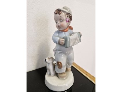 Porcelánová soška chlapečka s harmonikoui