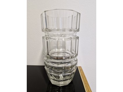 Luxusní váza z broušeného skla