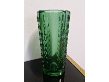 Smaragdová váza z lisovaného skla - Rudolf Jurnikl
