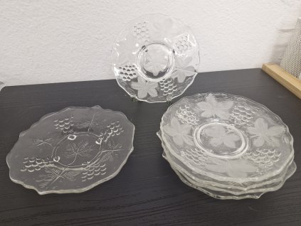 Sada 6 dezertních talířků z lisovaného skla