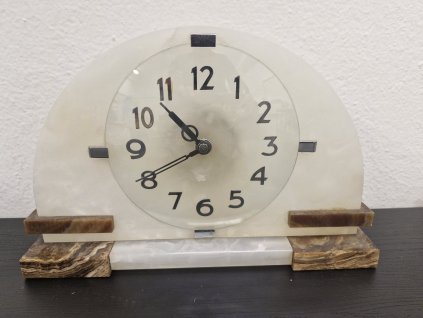 Starožitné mechanické hodiny z onyxu