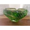 Zelená mísa z hutního skla s řízenými bublinkami