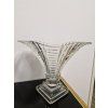 Čirá váza z lisovaného skla ve stylu Art Deco