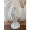 Elegantní porcelánová soška