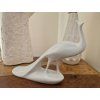 Royal Dux „Brusel Peacock“ - ikonická porcelánová soška páva