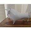 Royal Dux „Big Bull“ – ikonická porcelánová soška býka