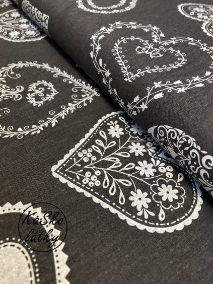 Zbytek - Bavlněná látka velké folklórní srdce na tmavě šedé  45 x 150 cm