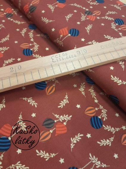 Bavlněná látka vánoční ozdoby na hnědé
