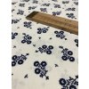 Zbytek - Bavlněná látka folklórní květ modrý na bílé  50 x 150 cm