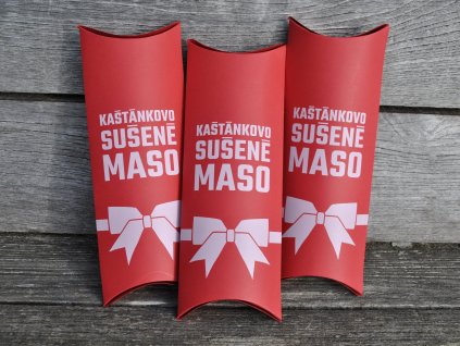 tri červené krabičky