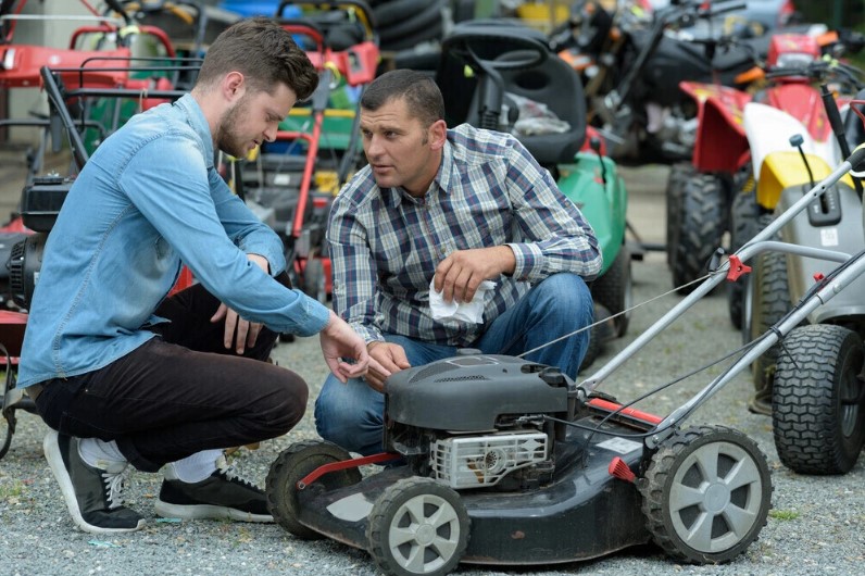 Jak vybrat olej do sekačky? Máme pro vás podrobný návod
