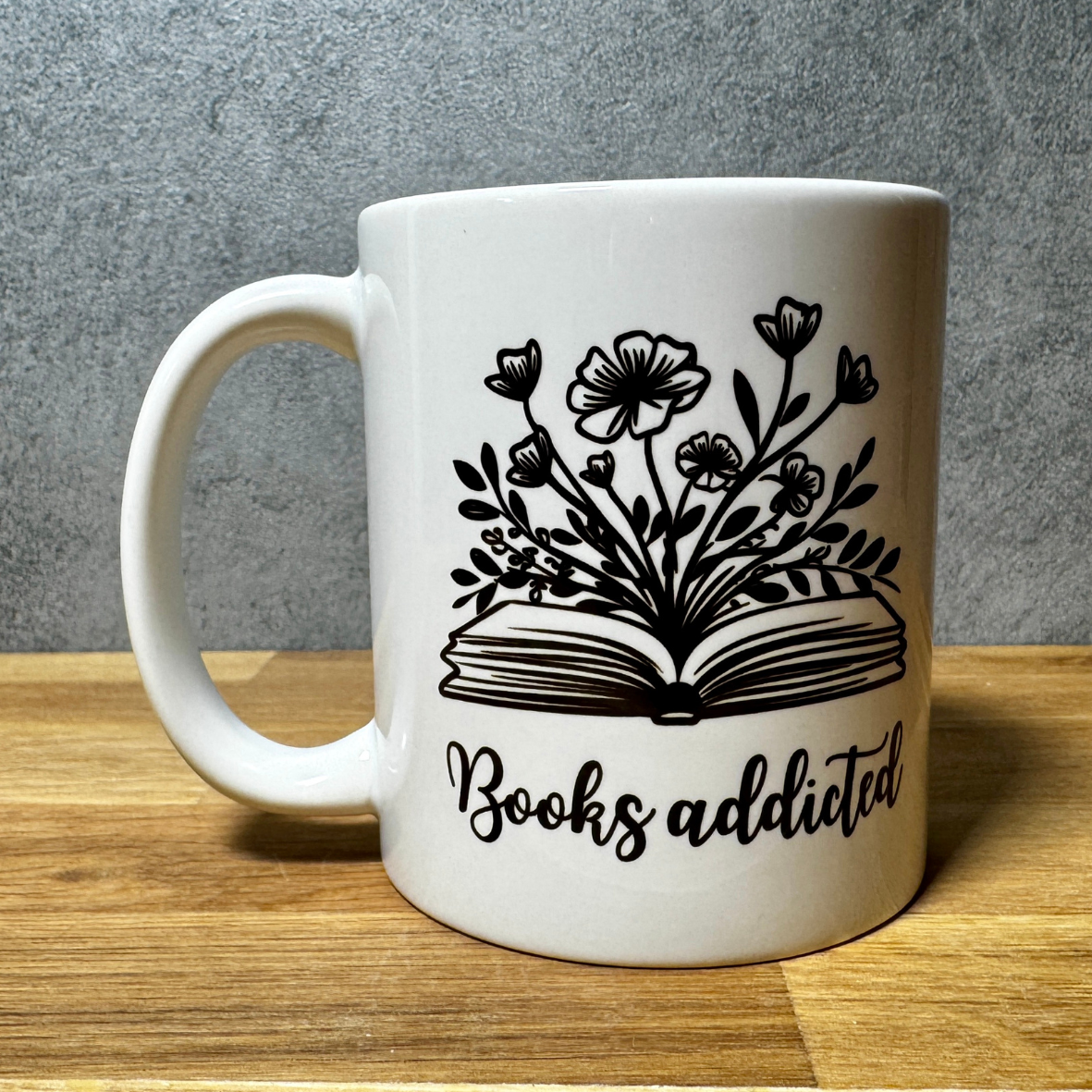 darek-pro-knihomola-hrnek-books-addicted