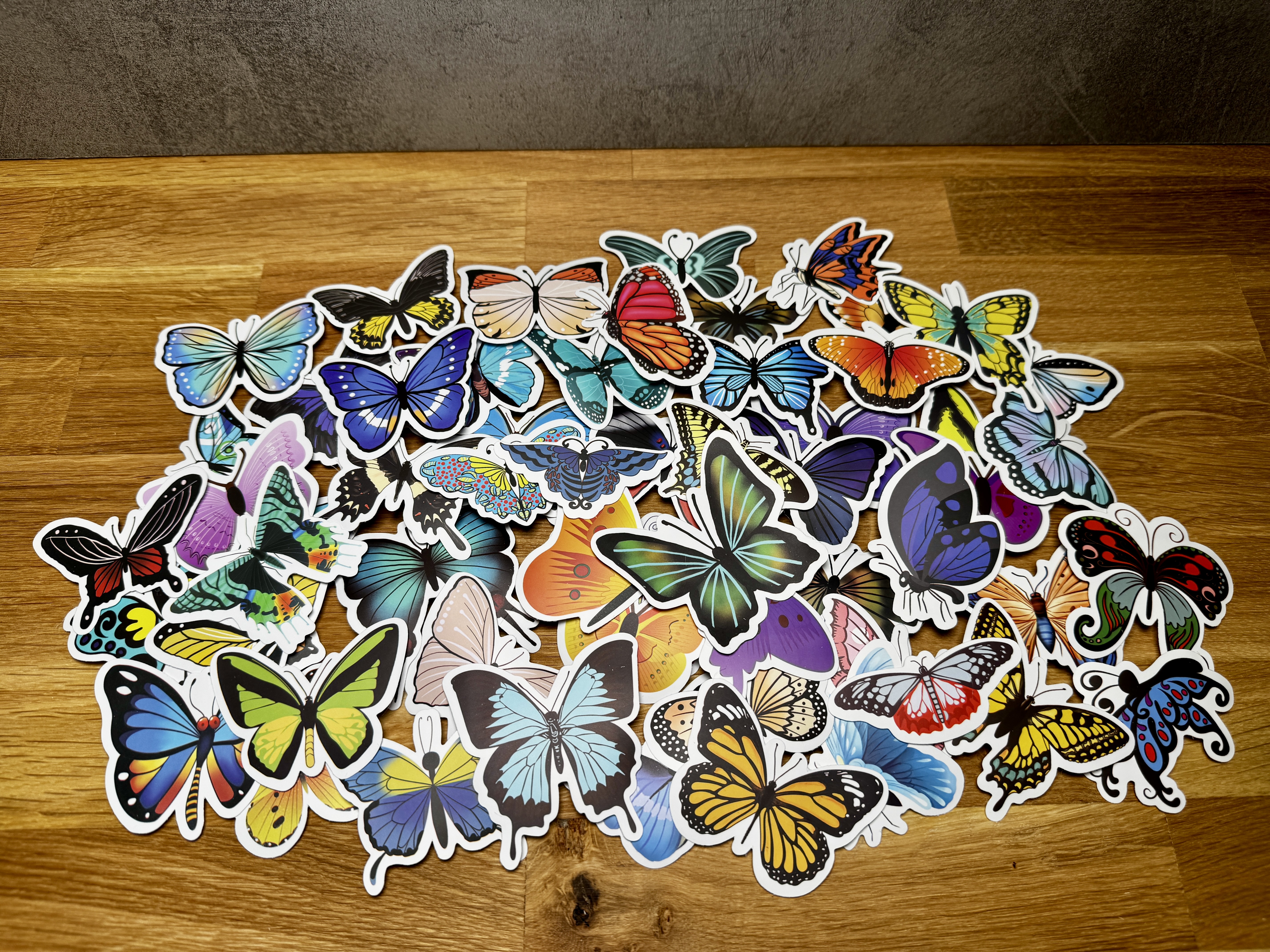 samolepky_motyl_mix_matny_1
