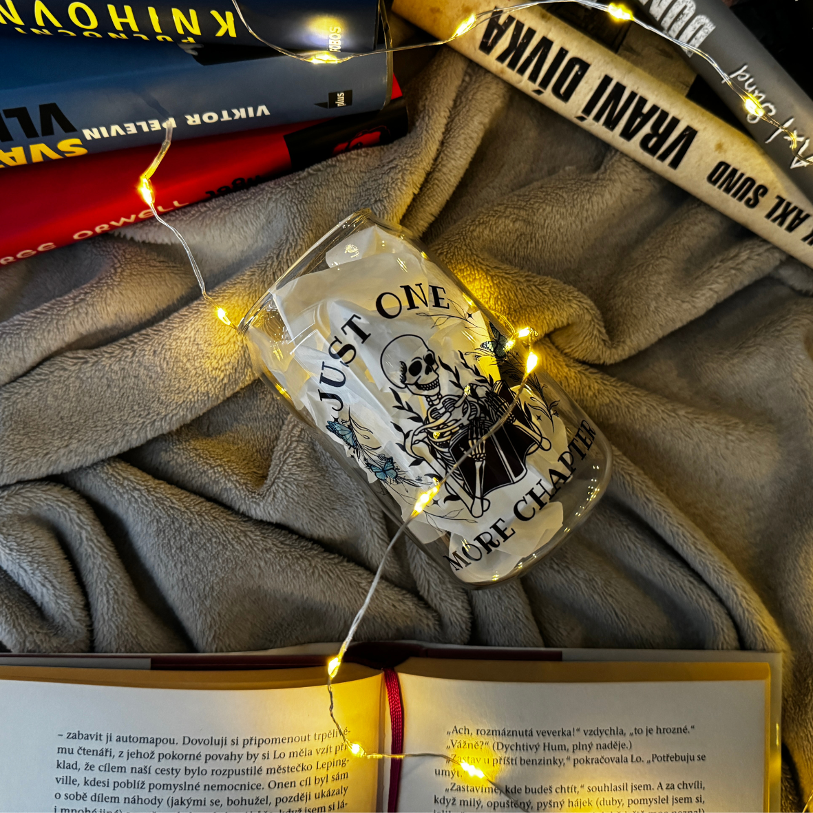 sklenicka_knihomol_justonemorechapter