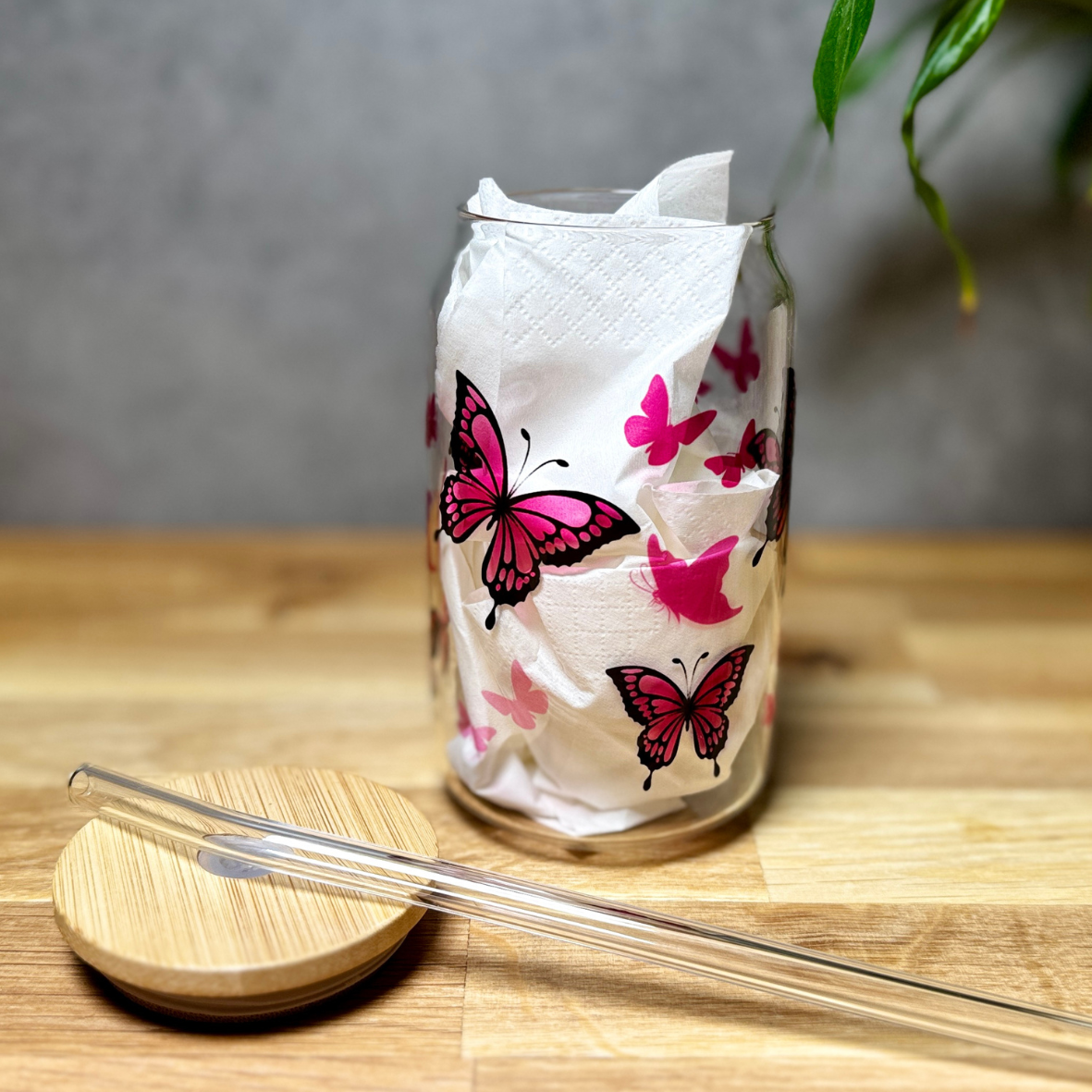 sklenicka_motyl_ruzova