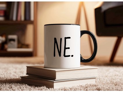 hrnek s napisem ne cerny