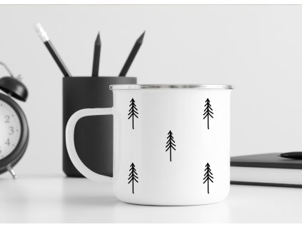 smaltovany hrnek stromy les