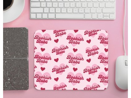 růžová podložka pod myš s knihomolským motivem - bookish babe