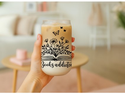 sklenicka s motivem knihy books addicted matna
