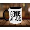 hrnek s napisem genius at work cerna 1