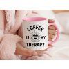 coffee is my therapy ruzovy hrnek na kafe