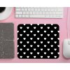 podlozka pod mys s potiskem cerna s bilymi srdicky