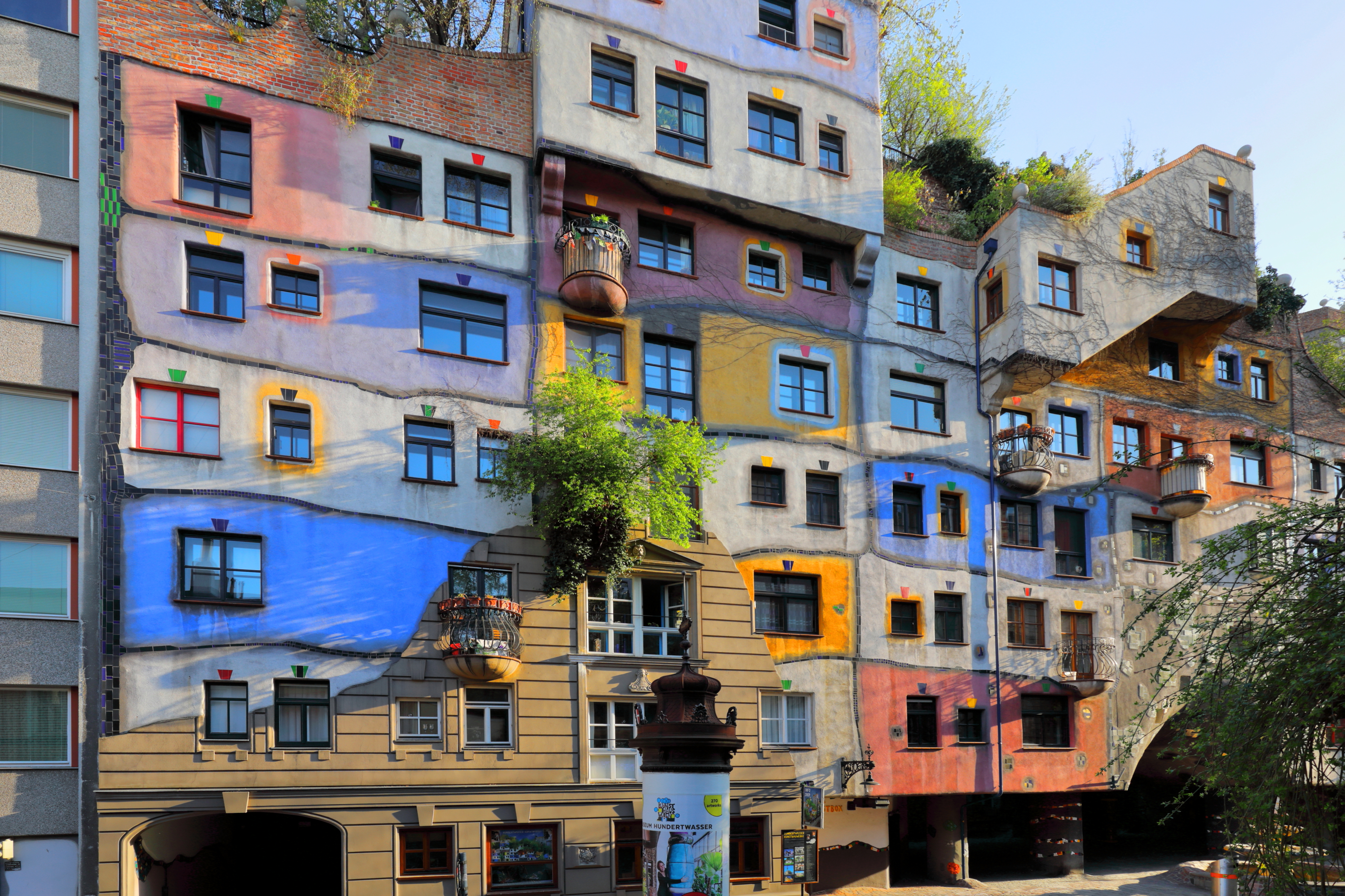 Wien_-_Hundertwasserhaus_(01)