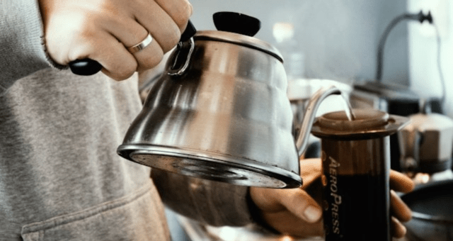 Aeropress: Geniální pomocník pro přípravu kávy