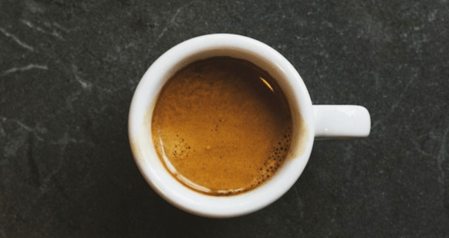 Je crema na kávě skutečně žádoucí?