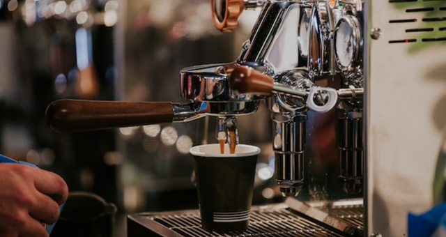 Jak zlepšit chuť kávy? Vsaďte na těchto 5 tipů